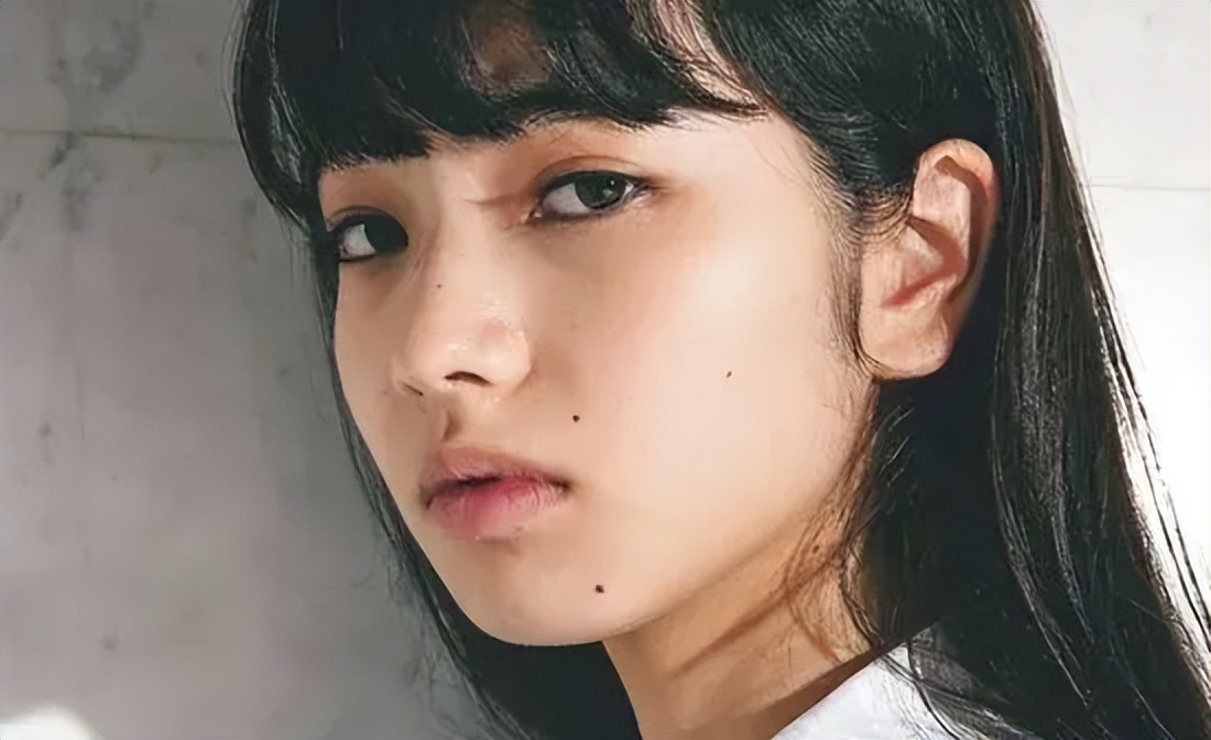 同样是“下撇嘴”，为什么有些人高级，有人则一脸苦相？答案在这