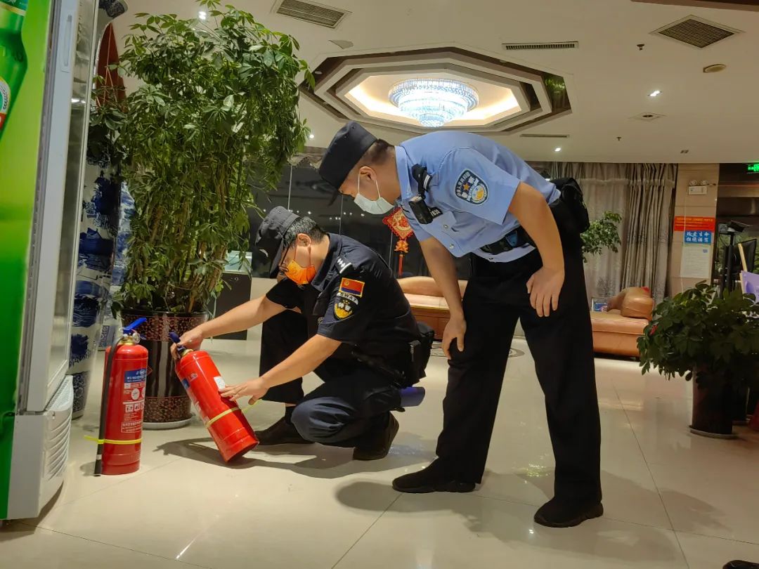 夏季治安打击整治“百日行动”丨尽锐出战!河南洛阳公安全力开展夏夜治安巡查宣防第二次集中统一行动