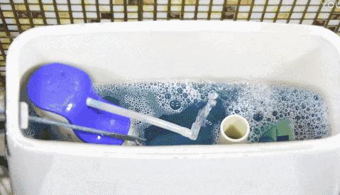 卫生间清洁攻略霉斑水垢异味,地面水垢清洁小妙招卫生间