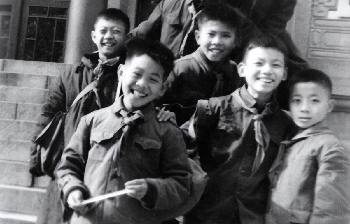 黄秋燕和李连杰有几个孩子,黄秋燕的两个女儿还认李连杰吗