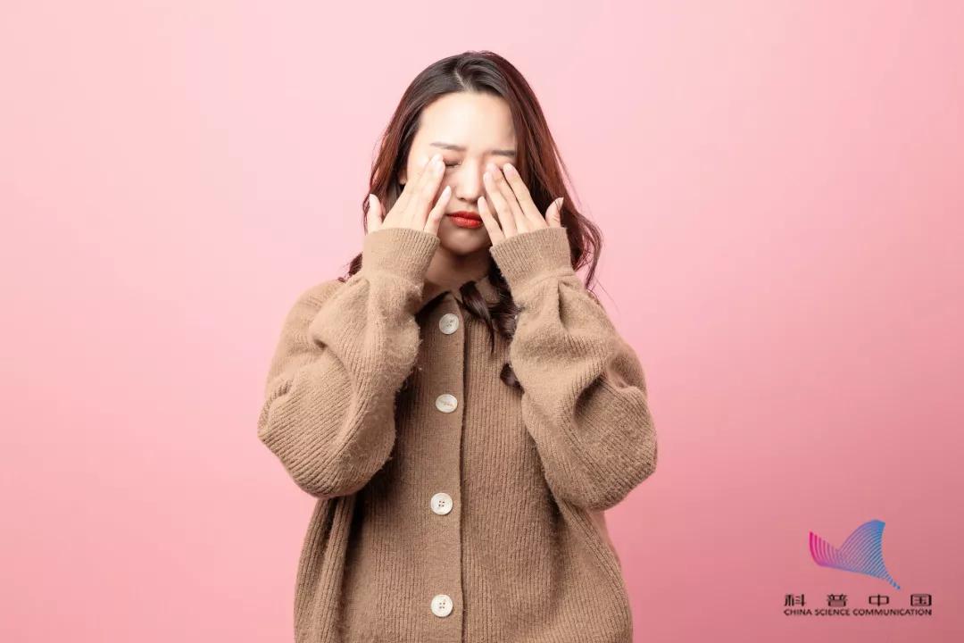 眼睛周围有小肉疙瘩会不会有危险,眼睛旁边长小肉疙瘩图片