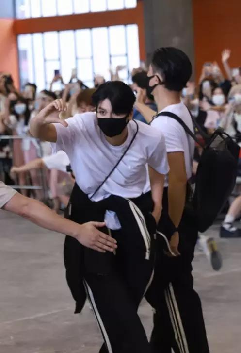 漫展cos的人挣钱吗,漫展cosplay赚钱吗