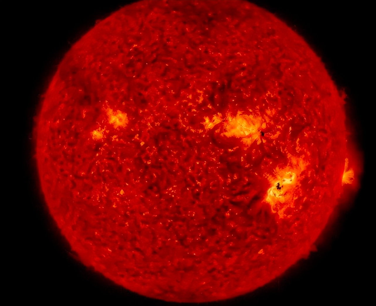 哈勃望远镜所拍到的星云,哈勃望远镜捕捉到蝴蝶状星云图像