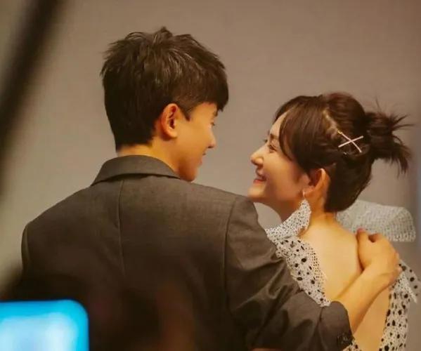 谢娜帮张杰助唱,张杰帮谢娜筹办经费