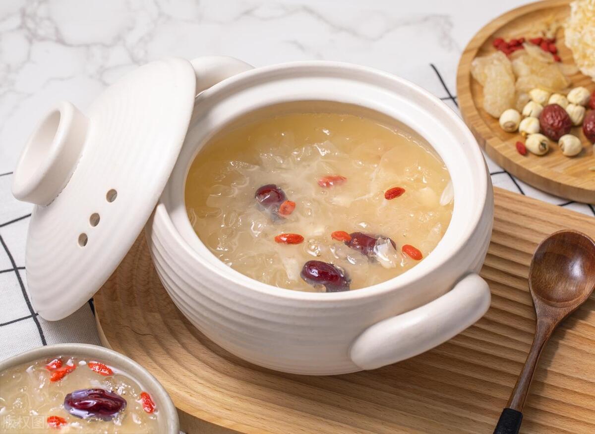 银耳养肺怎么做,银耳炖什么好吃又养胃又养肺