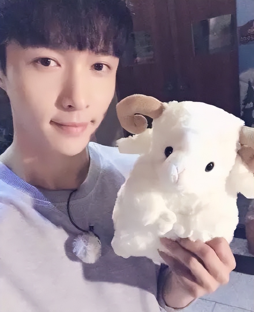 陪睡、开放伴侣、忘年恋,比大瓜更可怕的,是内娱的“猜谜毒瘤”