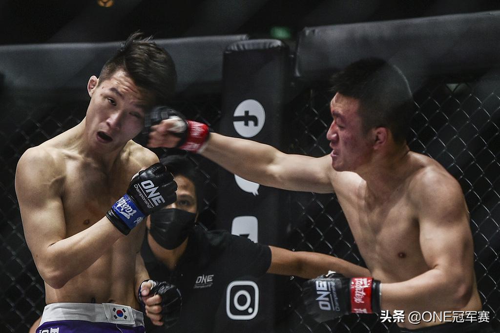 不屈不挠的中国军团！盘点2021征战圆笼的中国拳手（上）