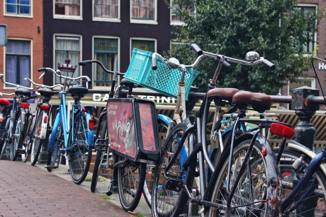 开车去欧洲第23集:在阿姆斯特丹*灯区红**,2名荷兰壮汉挑衅被我怼