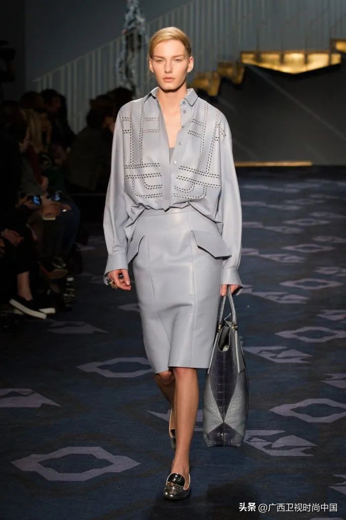 今年秋冬皮衣看起来更温柔了,新款皮衣穿出气质穿出高级感