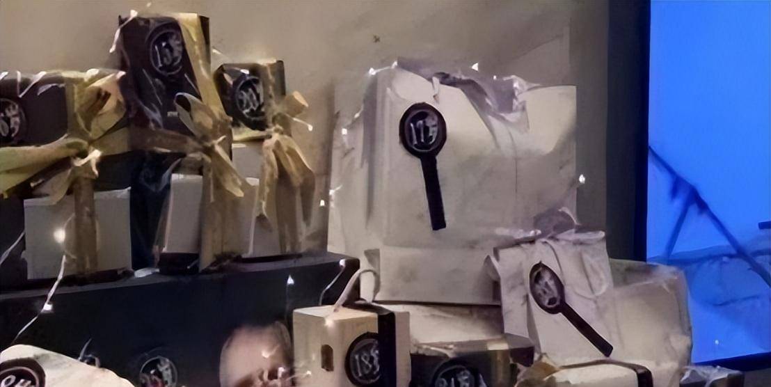 白马会所覆灭记：无数富婆疯狂砸钱，19年因“头牌鸭王”一夜倒闭