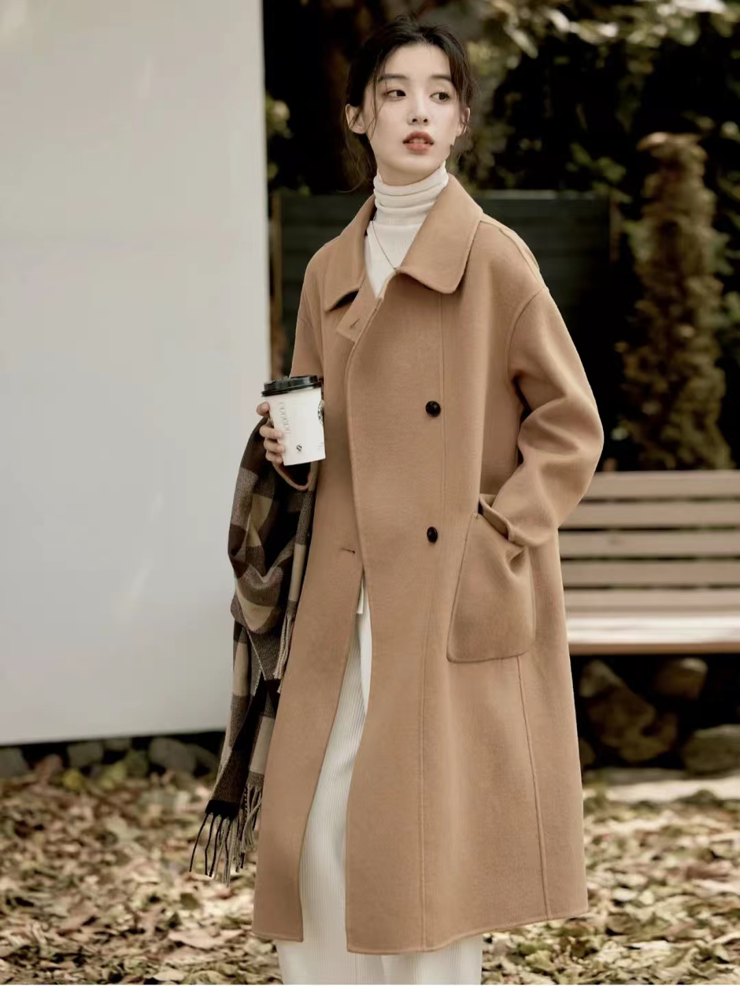 驼色浴袍大衣怎么搭配更高级,大衣棉服驼色穿搭女秋冬