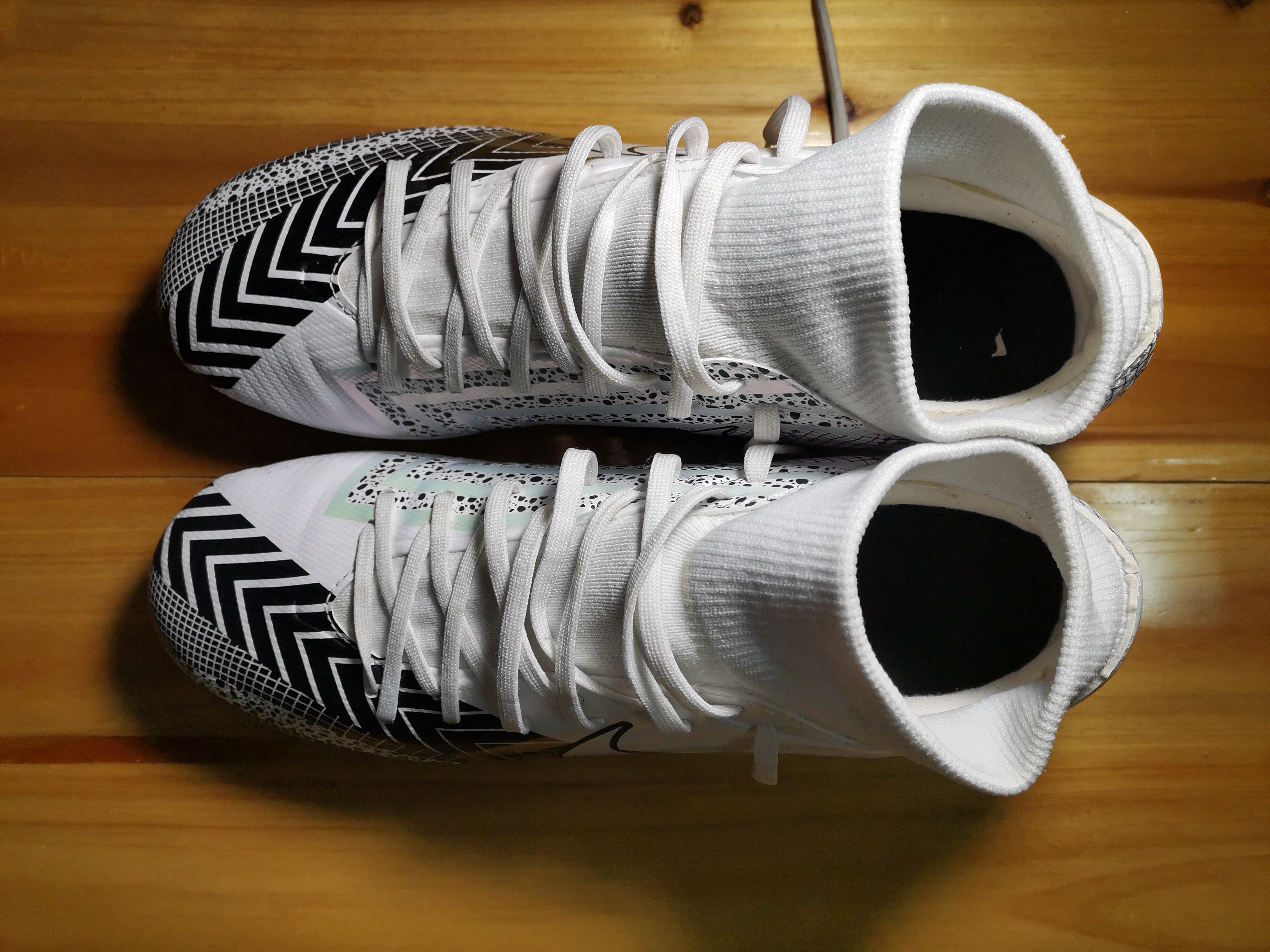 一个业余足球运动员该有的装备,一个足球人的全套运动装备