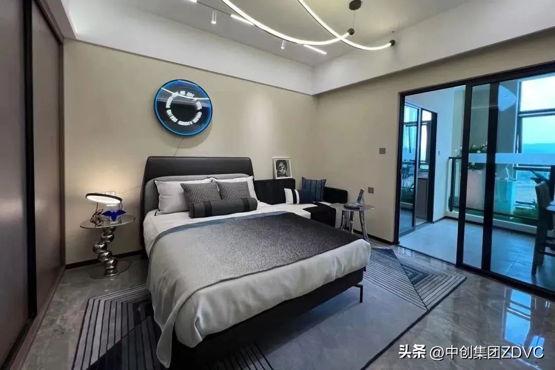 涓垱浜ф湇,涓垱浜ф湇闆嗗洟