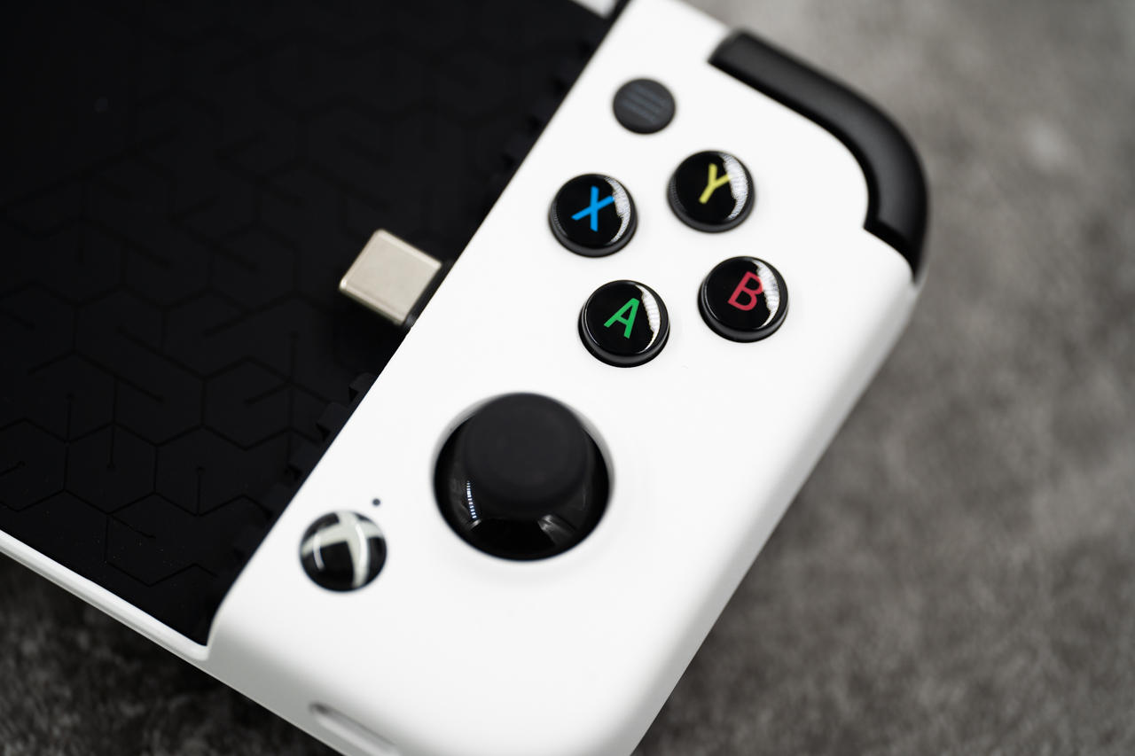 微软官方授权的第三方手柄百元,手机变微软手柄