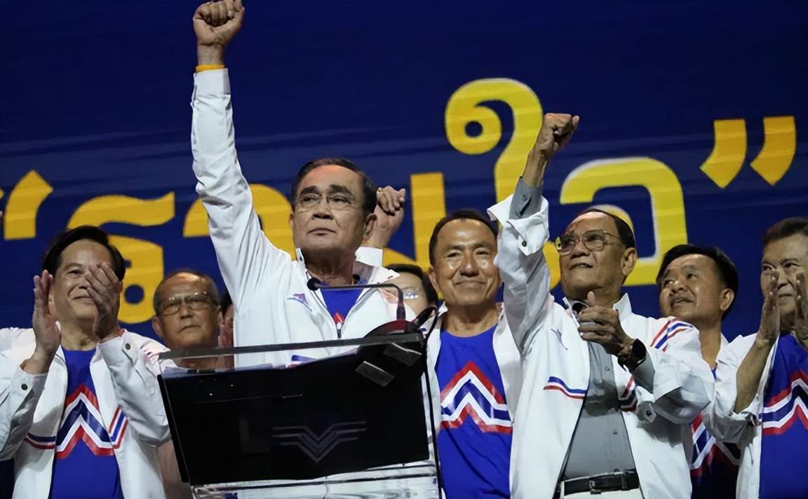 洗浴大王初威直指巴育侄孙是“灰产代理”要用灰产案*翻推**本届政府