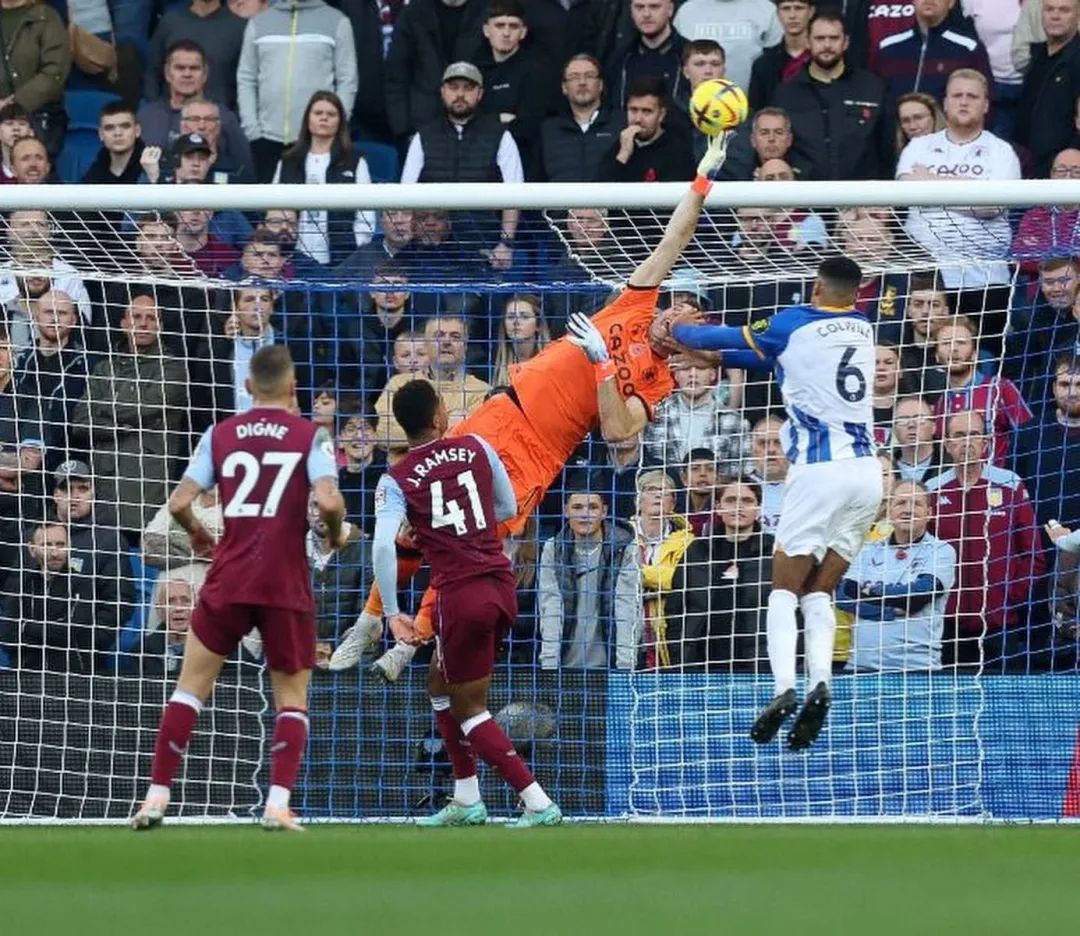 梅西与大力神杯擦肩而过,梅西背后的阿根廷