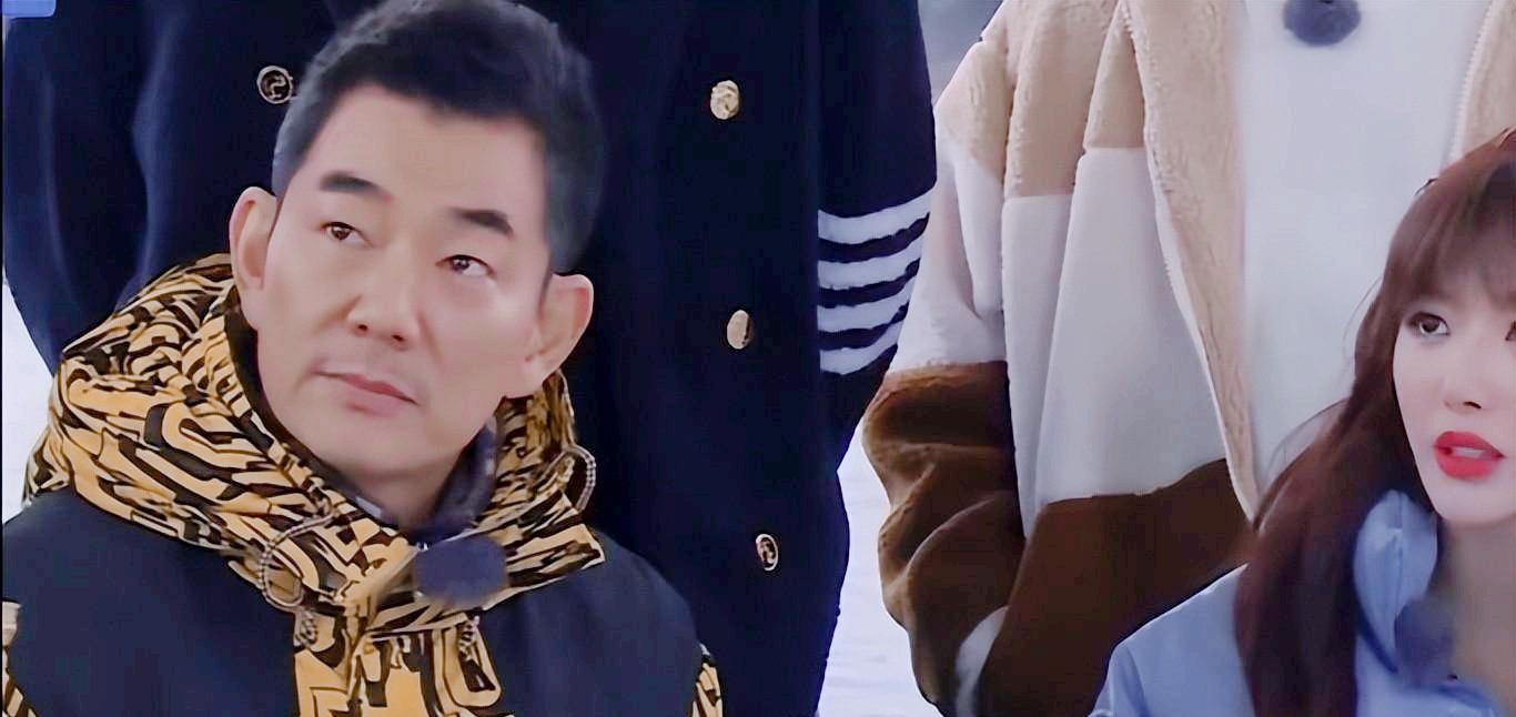 赵丽颖喝水事件恰似管中窥豹，映射多少女性“难以启齿”的秘密