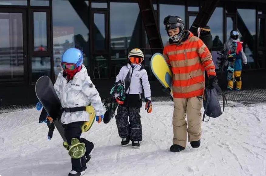 这谁敢想？赢了就有冬奥冠军同等待遇，顶级运动场馆成群众舞台！