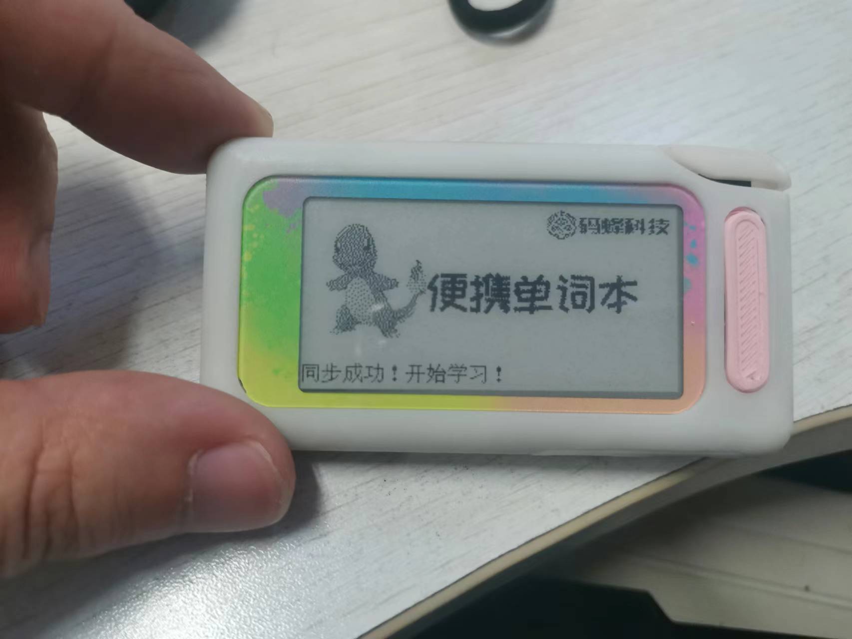 胖·评测｜电子单词卡+迷你阅读器+多语种固件，蚂蜂DIY单词本评测