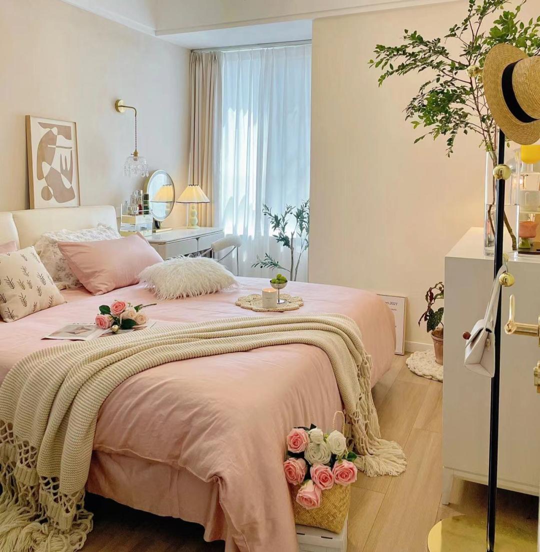 1.8米宽的床放在卧室是怎么样的,一米8的床实际床头留多大位置