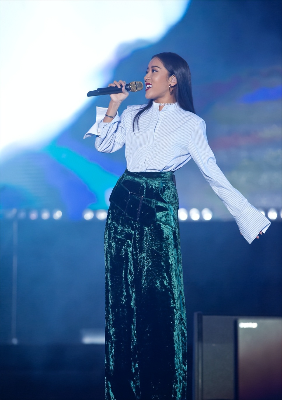 “插足他人、损人利己”！醒醒吧，吉克隽逸！唱歌不是你的遮羞布