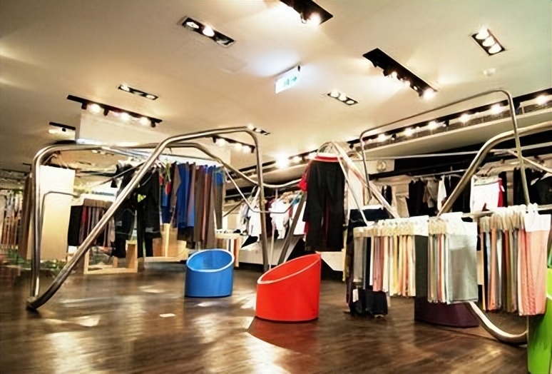 一顿饭花掉一百万完整版,一顿饭把百亿富婆骗到手