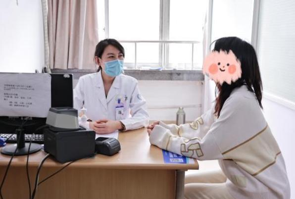 女子上公厕嫌马桶太脏,女子嫌马桶太脏