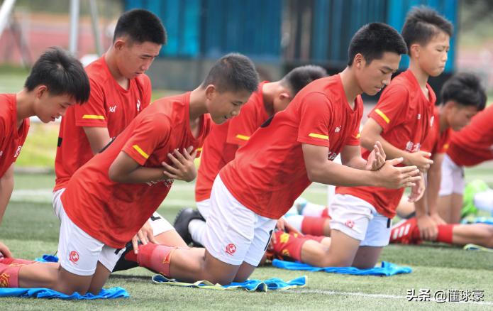 国足应加强个人技术训练,国足正式开启技战术训练