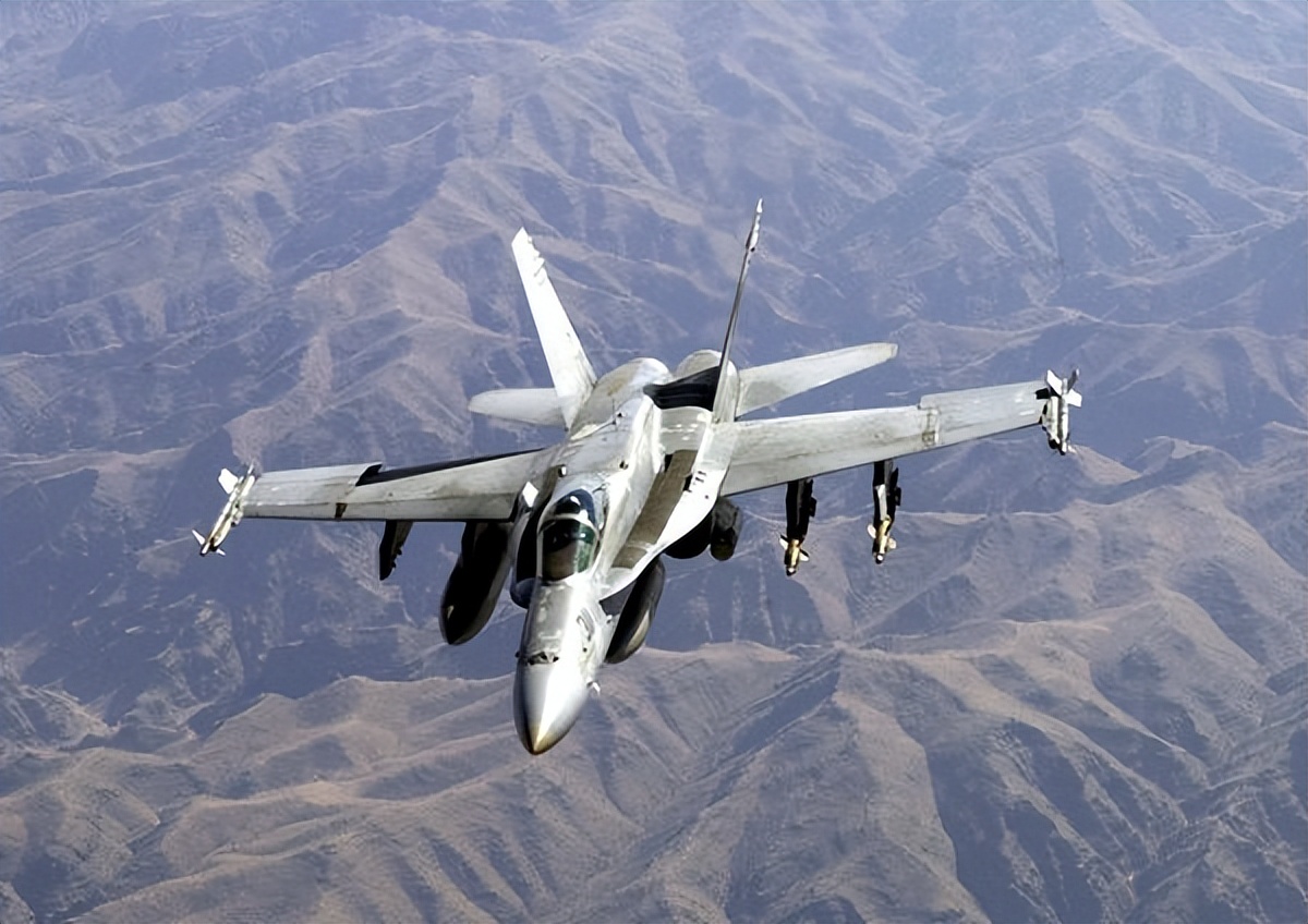 歼15是最差的俄军战机复制品？中国舰载战斗机歼15性能如何？