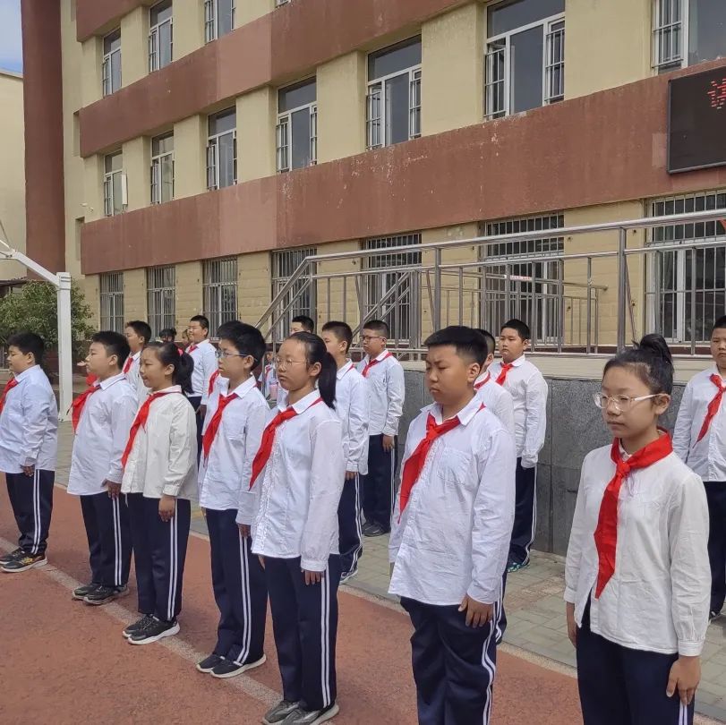 升旗仪式做文明有礼的儒雅少年,小学生文明有礼主题升旗仪式