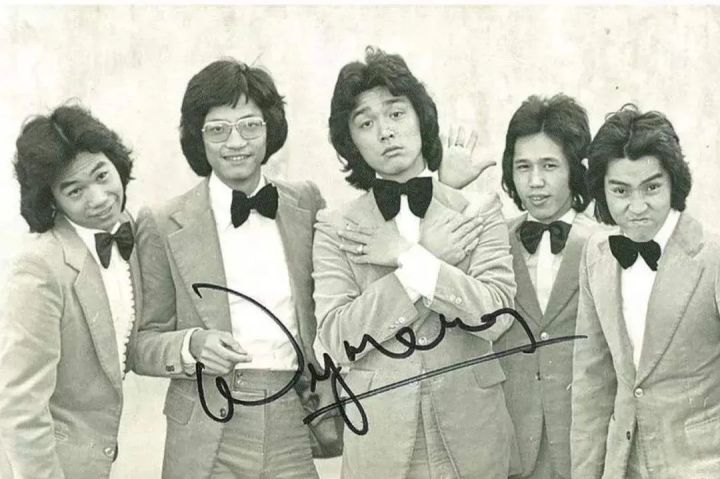 世纪大翻盘，钟镇涛前妻从欠2.5亿到百亿带货女王，经历了什么？