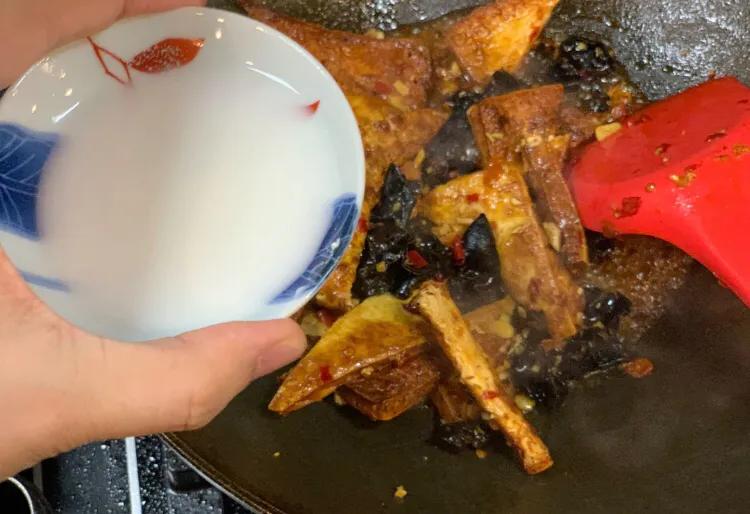 中老年人每天吃多少高蛋白合适,老人多食高蛋白食物好吗