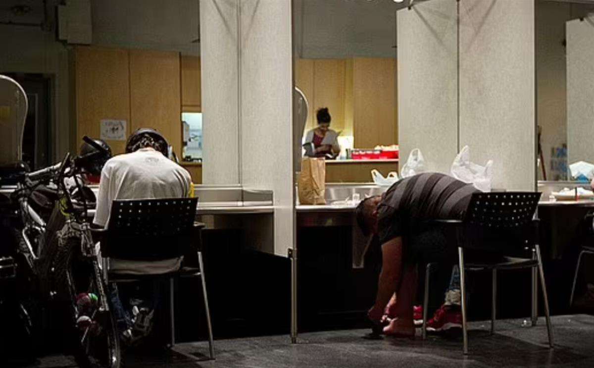 *品毒**合法还收税，政府公开“贩毒”，美国为什么要走这条不归路？