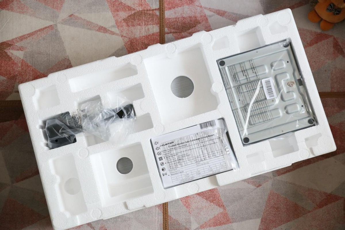 是显示器更是电视机，深度评测元创师icustom28H24k智慧显示器