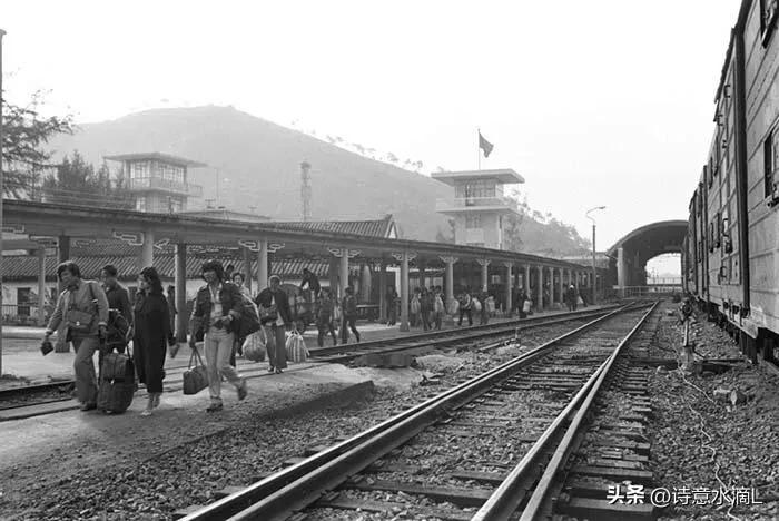 1987年我去香港探亲，申请繁琐过关费时口吐怨言，回程却说值得