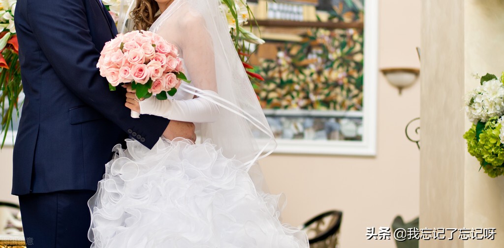 合租女室友让我冒充男朋友,合租室友让我假装男朋友