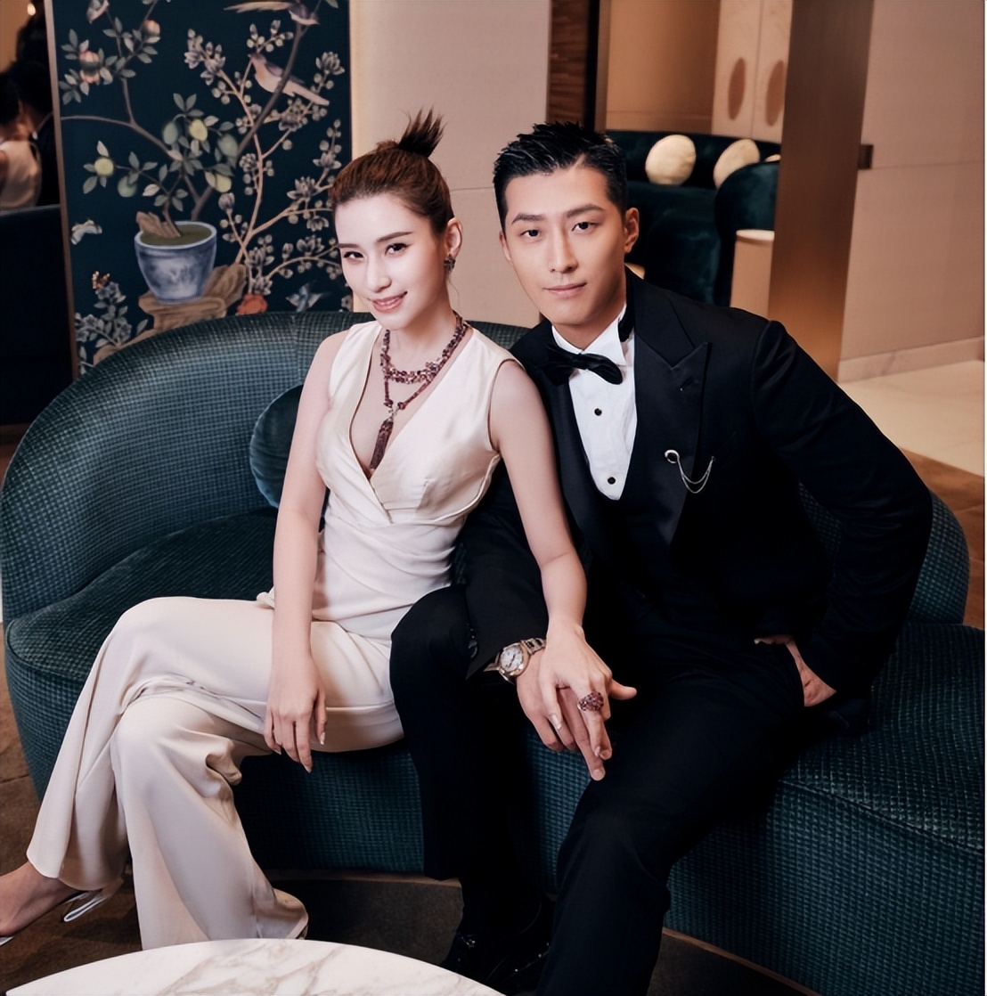 窦骁有多宠爱何超莲,窦骁为什么选择赌王千金