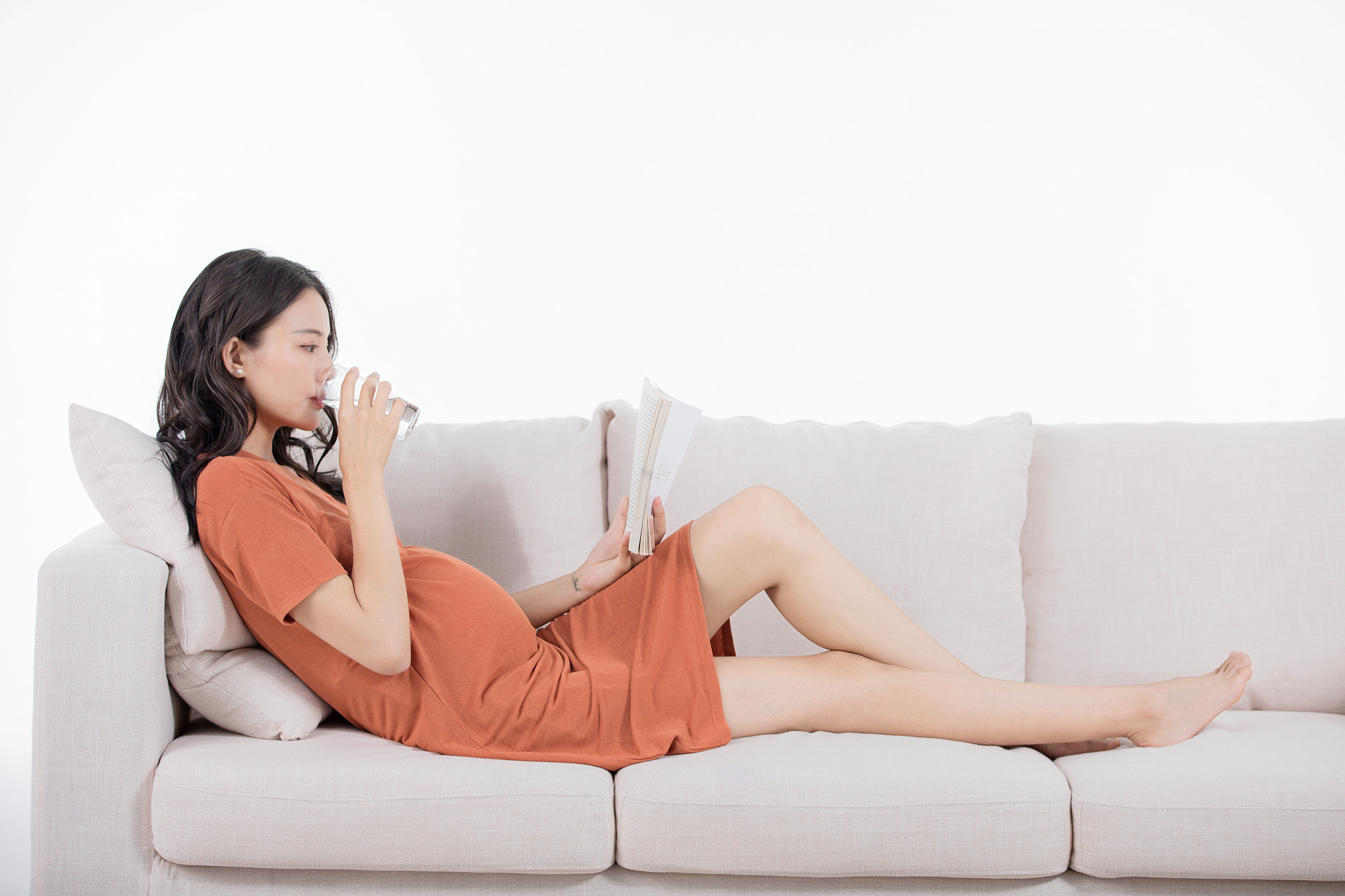 孕妇中暑会影响到胎儿胎心吗,孕妇33周中暑半天无胎动