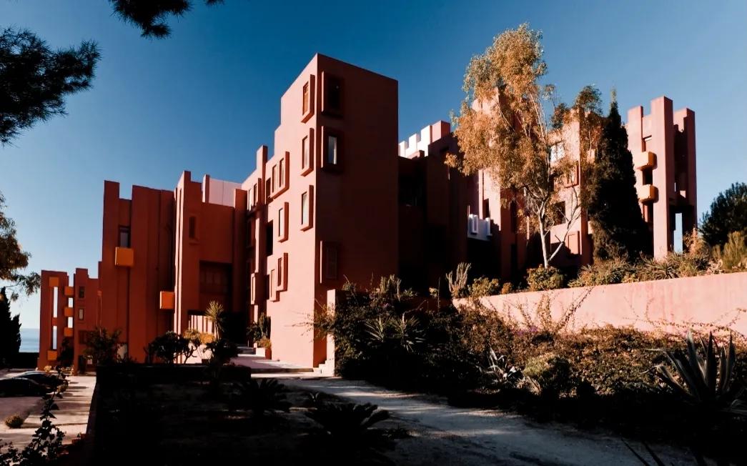 西班牙鬼才建筑师的梦幻世界,西班牙鬼才