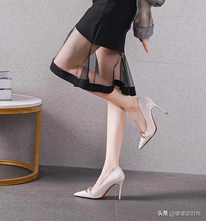 穿上高跟鞋秒变女神,穿上高跟鞋秀出你的美