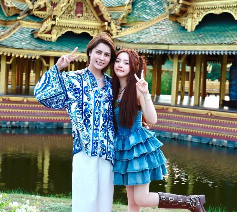大网红去泰国扬言买皇宫酒店,中国俩网红在泰国皇家酒店