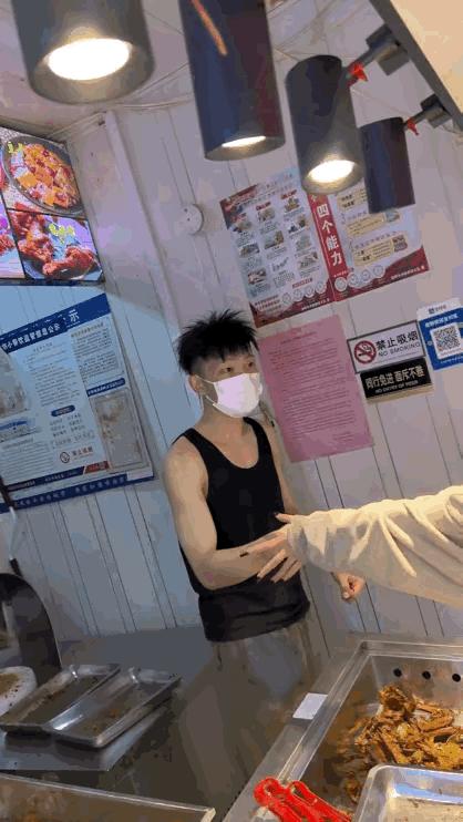 淄博鸭头小哥一天能挣多少钱,淄博鸭头小哥一天卖多少个