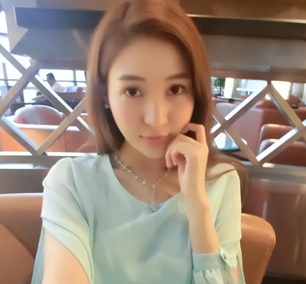 郭美美当年所犯何罪,郭美美事件中坐轮椅的人是谁