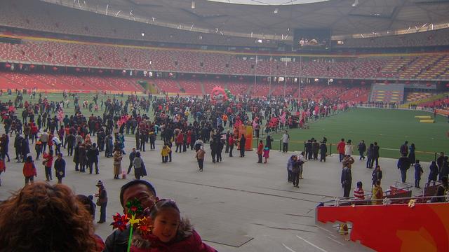 北京鸟巢大约可以容下多少人,北京鸟巢入口一共多少个