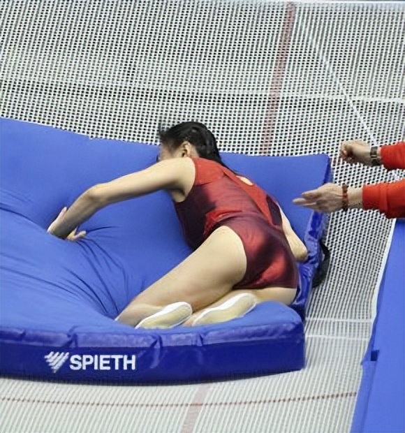 蹦床公主何雯娜和陈一冰,蹦床公主何雯娜夺冠