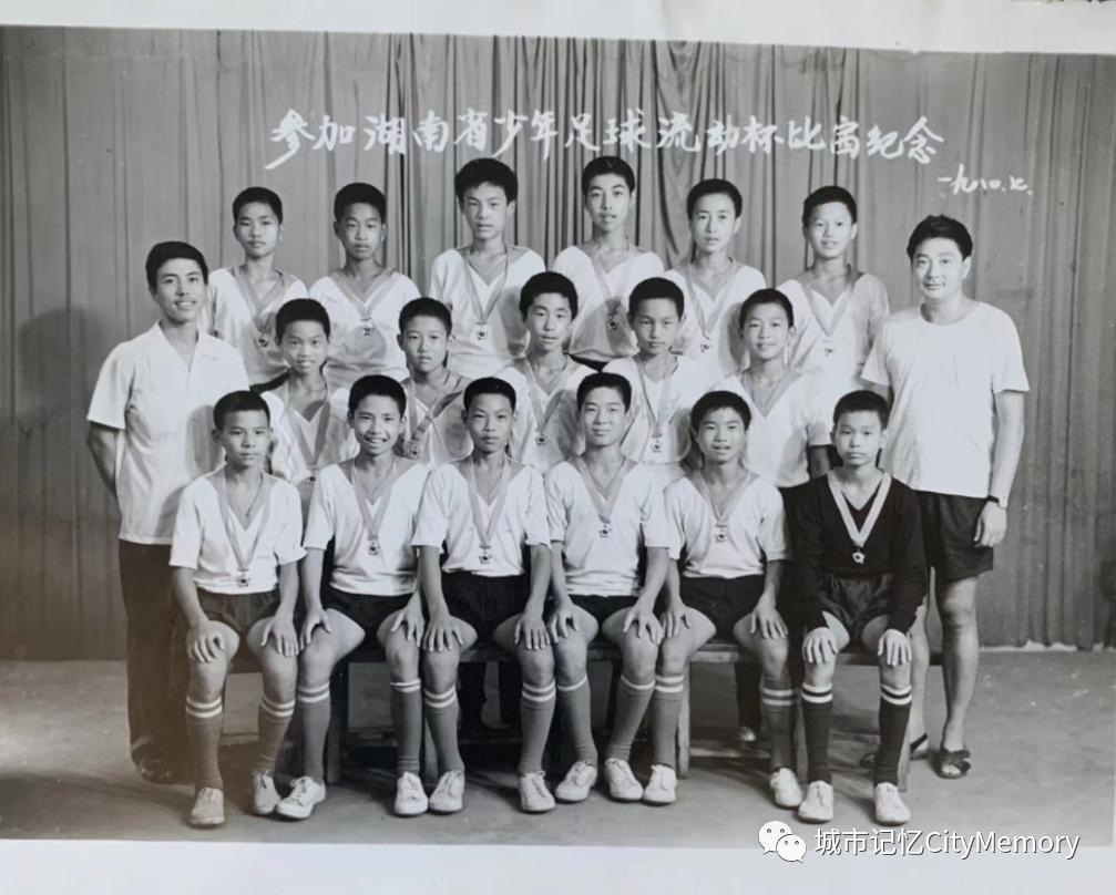 东风广场附近的篮球场,东风广场球场