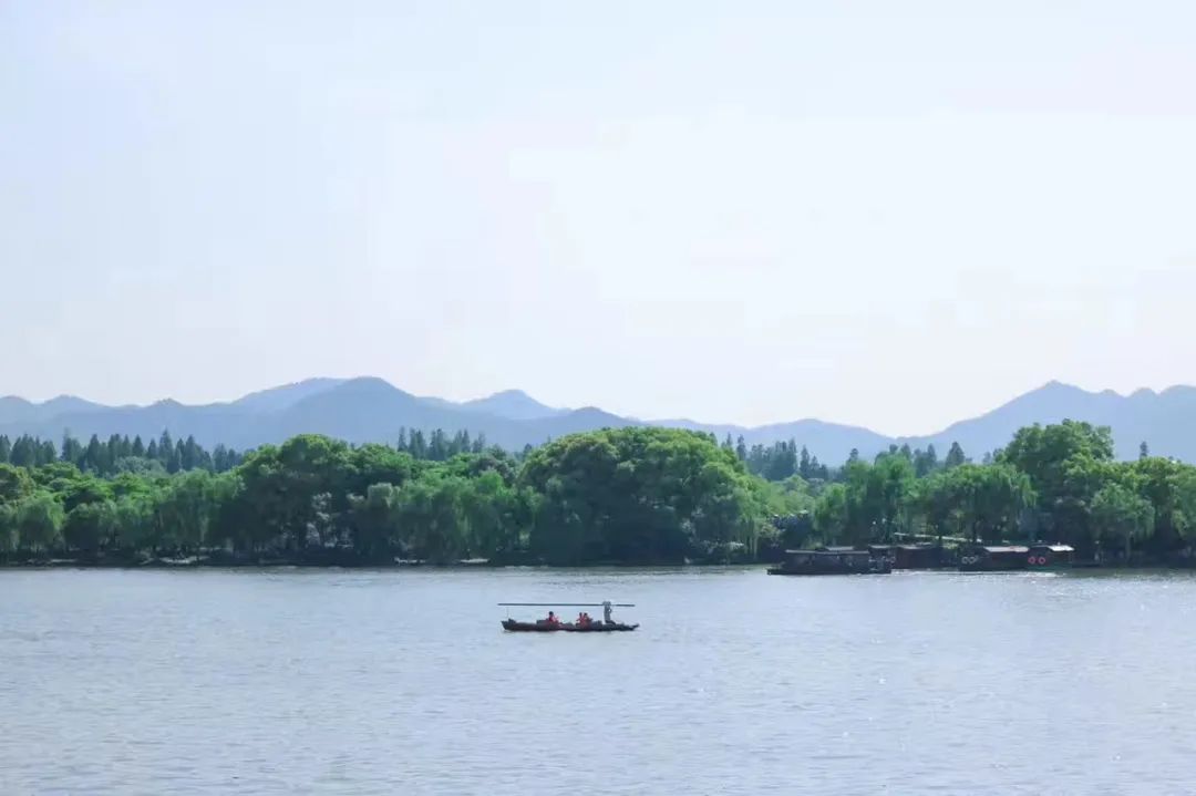 怎么在假期变霸气高冷,学生假期变胖校服穿不上了