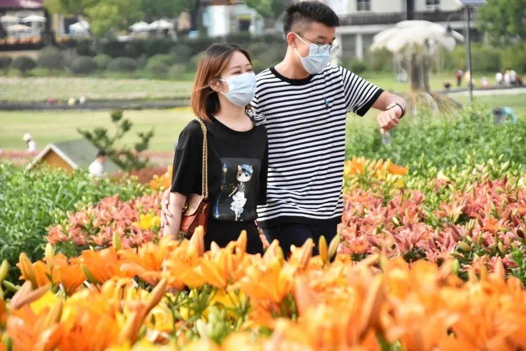 过年买给小朋友的零食礼物,致小朋友的一份礼物请查收