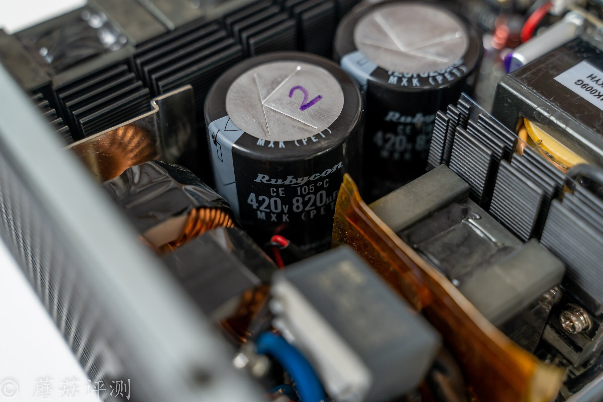 艾湃电竞750w全模组电源安装视频,美商艾湃电竞电源拆解