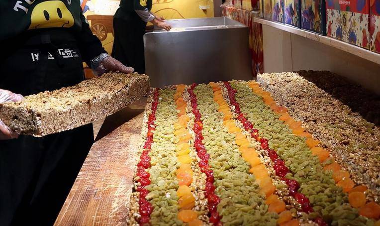 天价切糕为什么这么贵,天价切糕到底是怎么回事